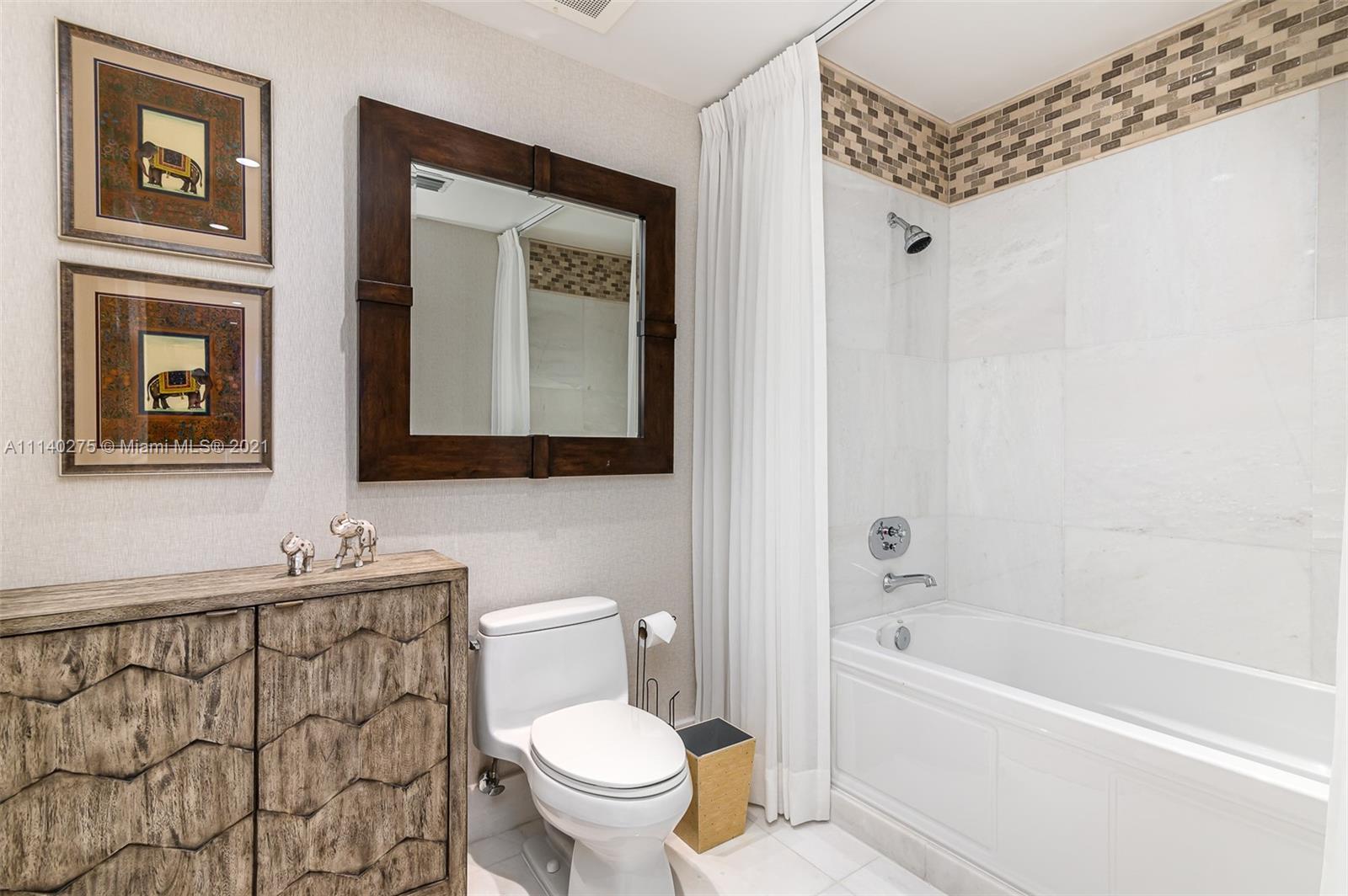 LUXURIA CONDO - Residential