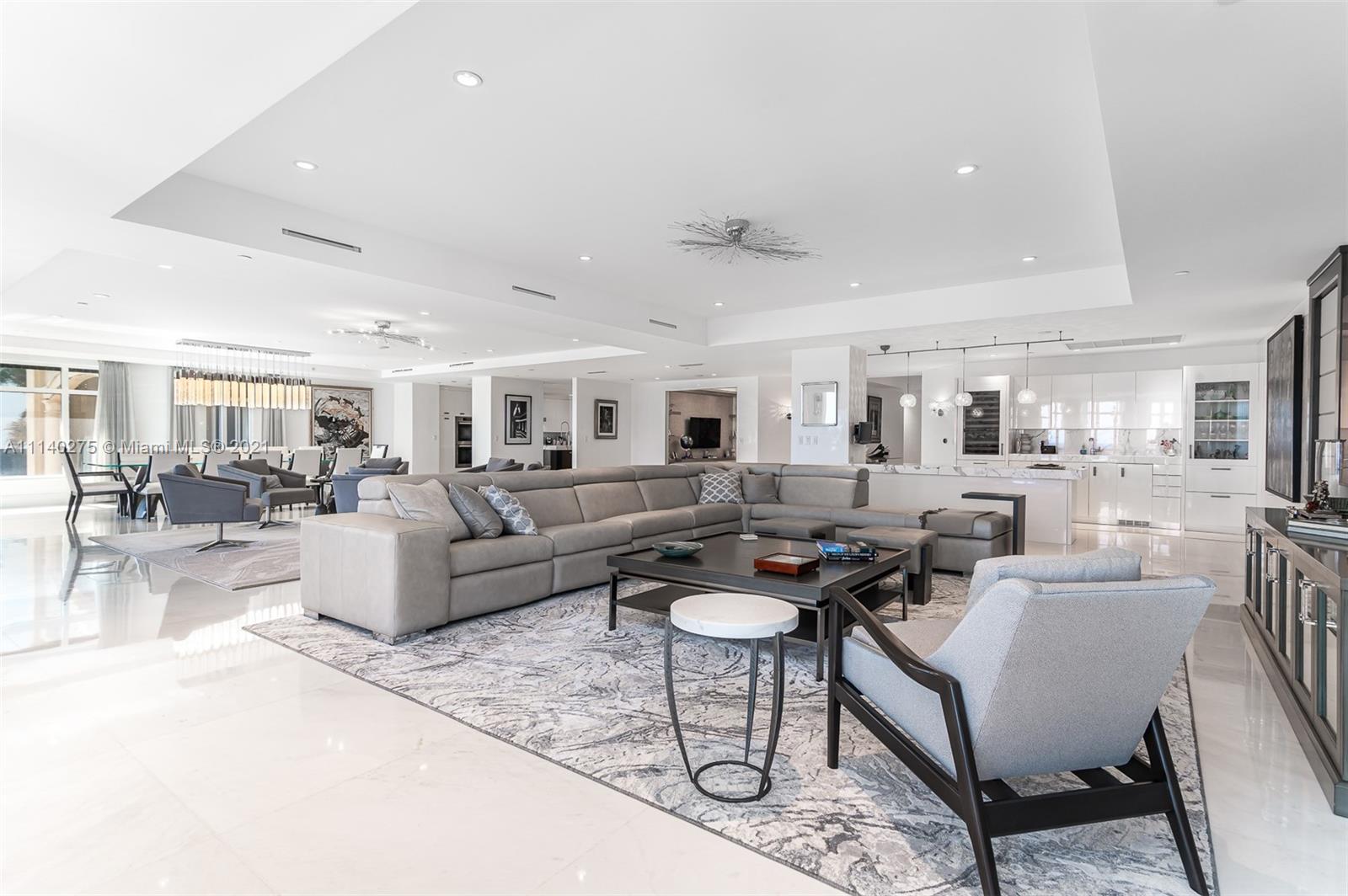 LUXURIA CONDO - Residential