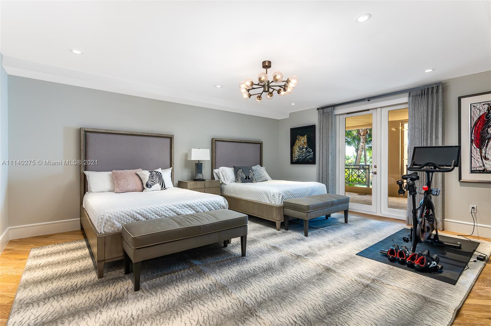 LUXURIA CONDO - Residential