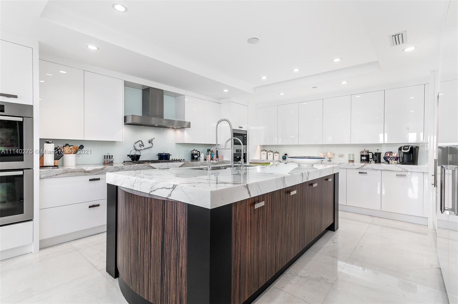 LUXURIA CONDO - Residential