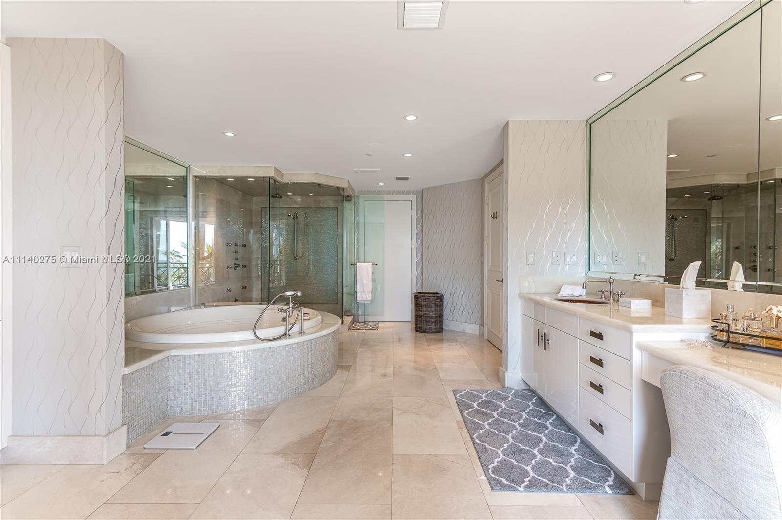 LUXURIA CONDO - Residential