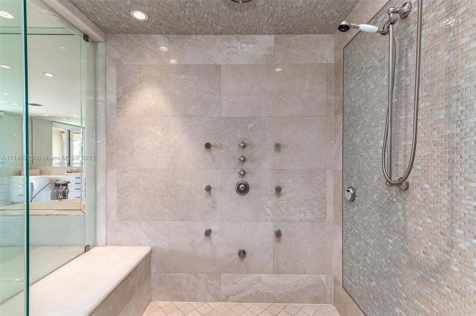 LUXURIA CONDO - Residential