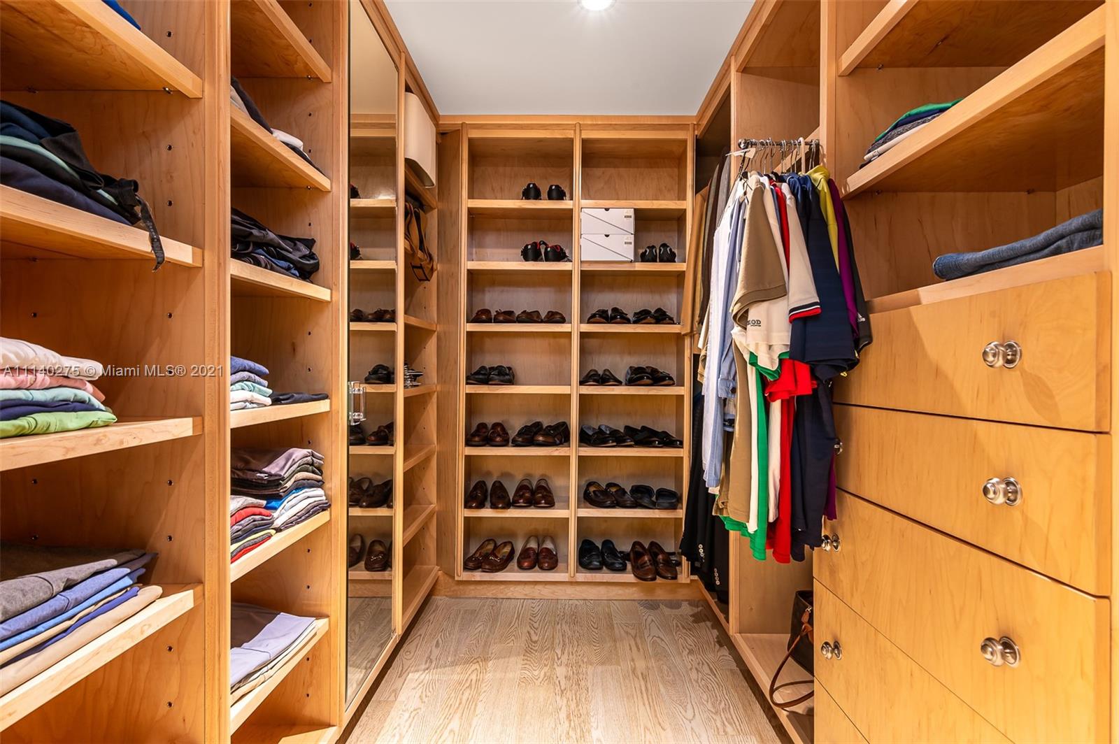 LUXURIA CONDO - Residential