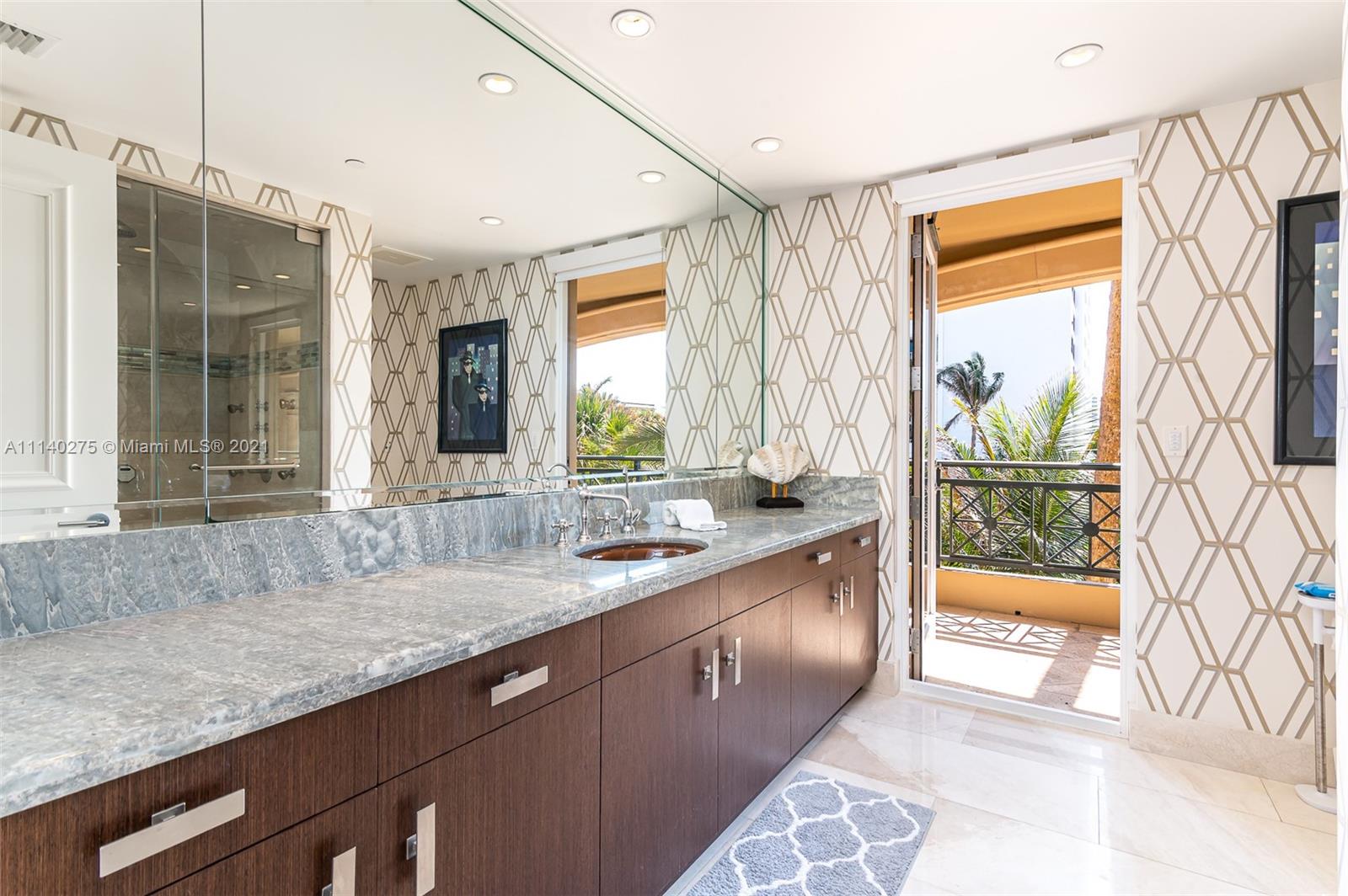 LUXURIA CONDO - Residential