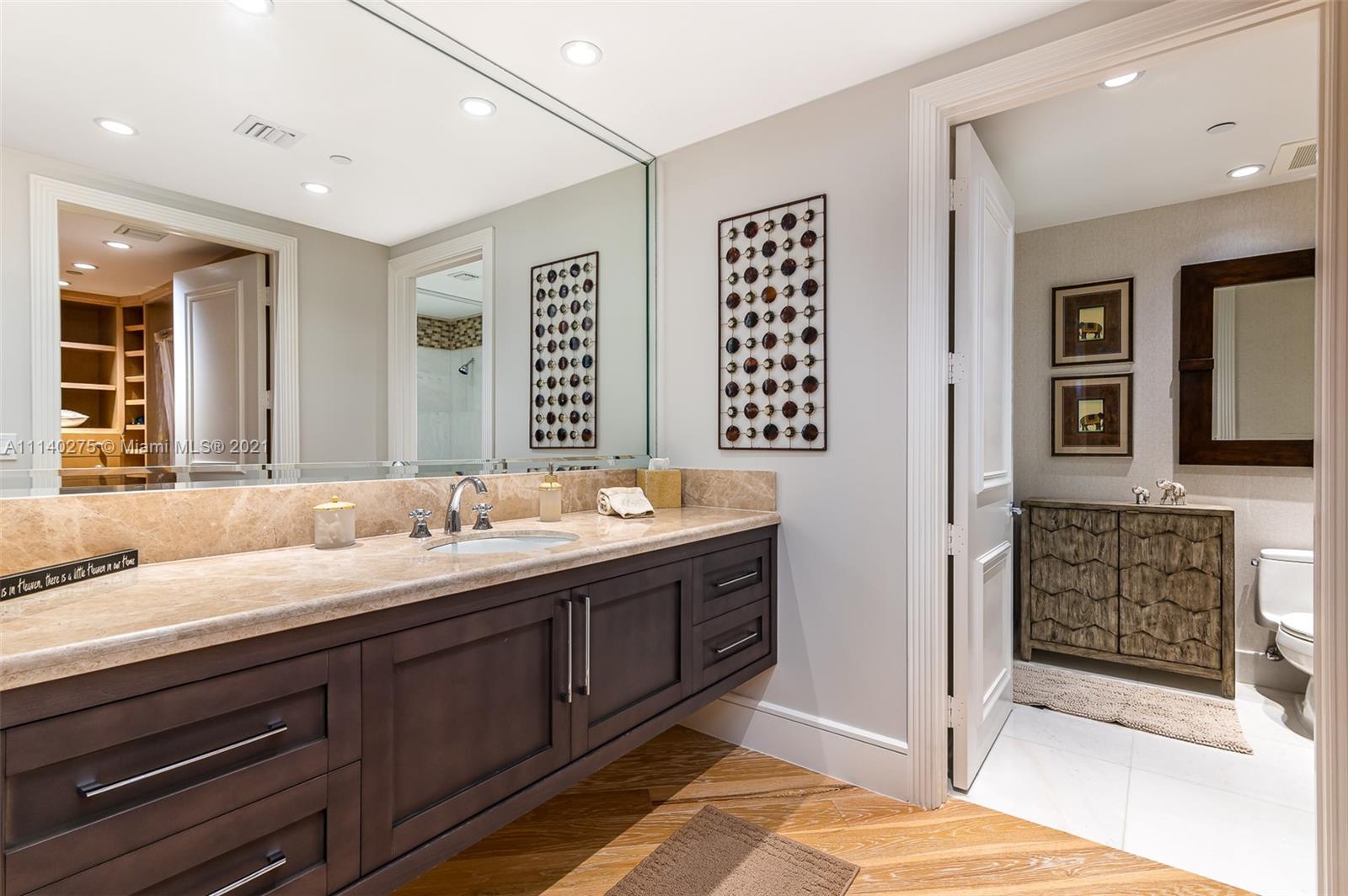 LUXURIA CONDO - Residential