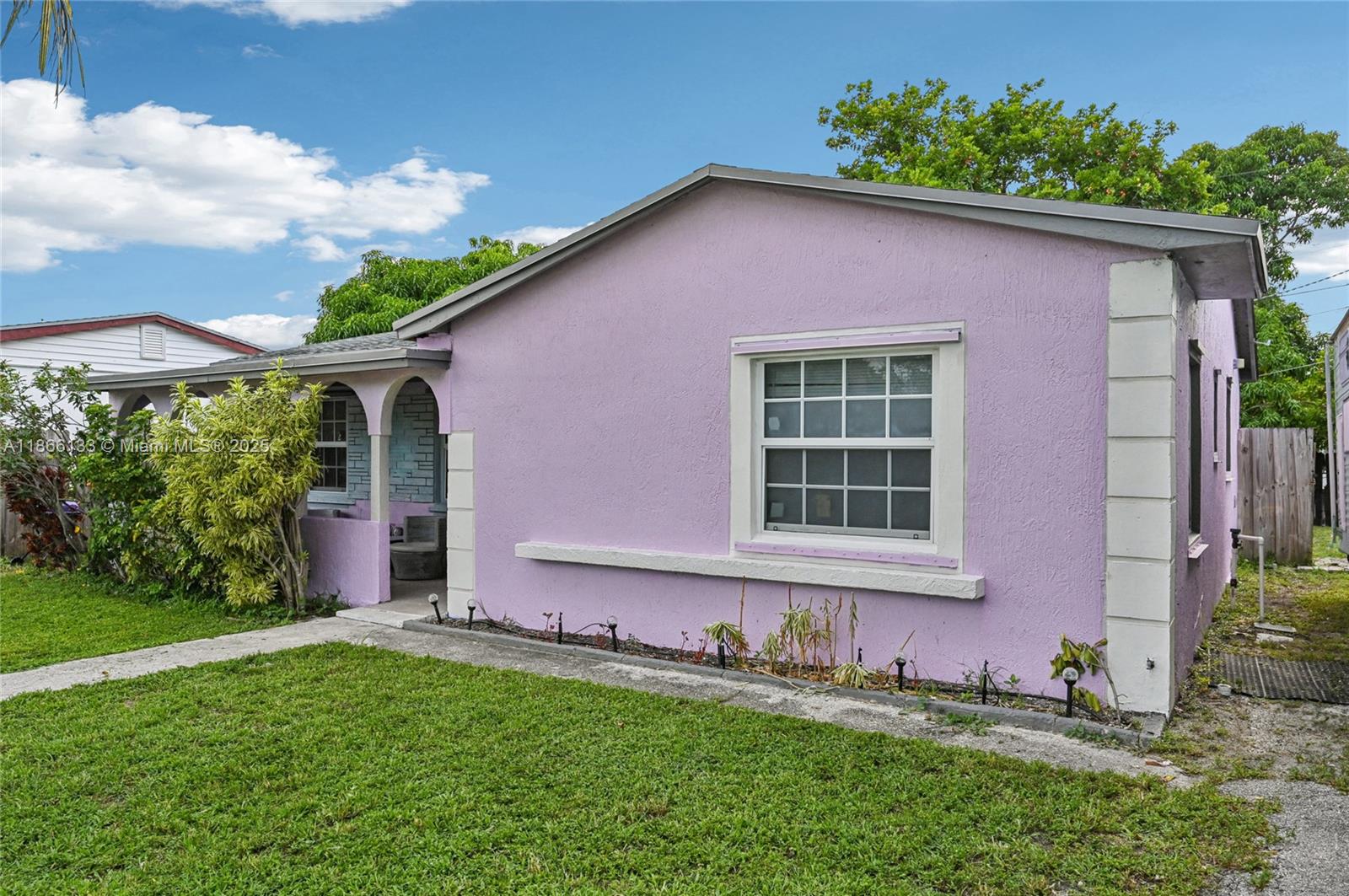 417 NW 2nd St