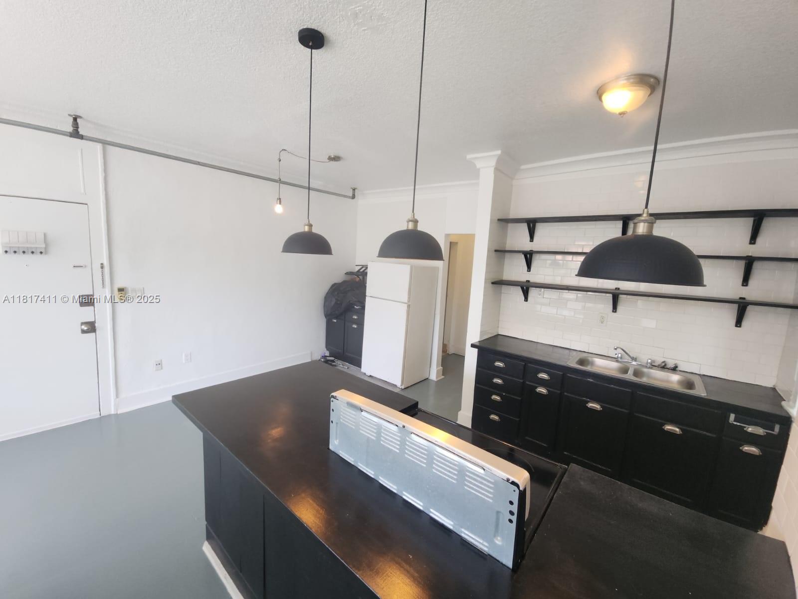 1611 Michigan Ave 11, Miami Beach, Miami-Dade County, Florida - 1 Bedrooms  
1 Bathrooms - 