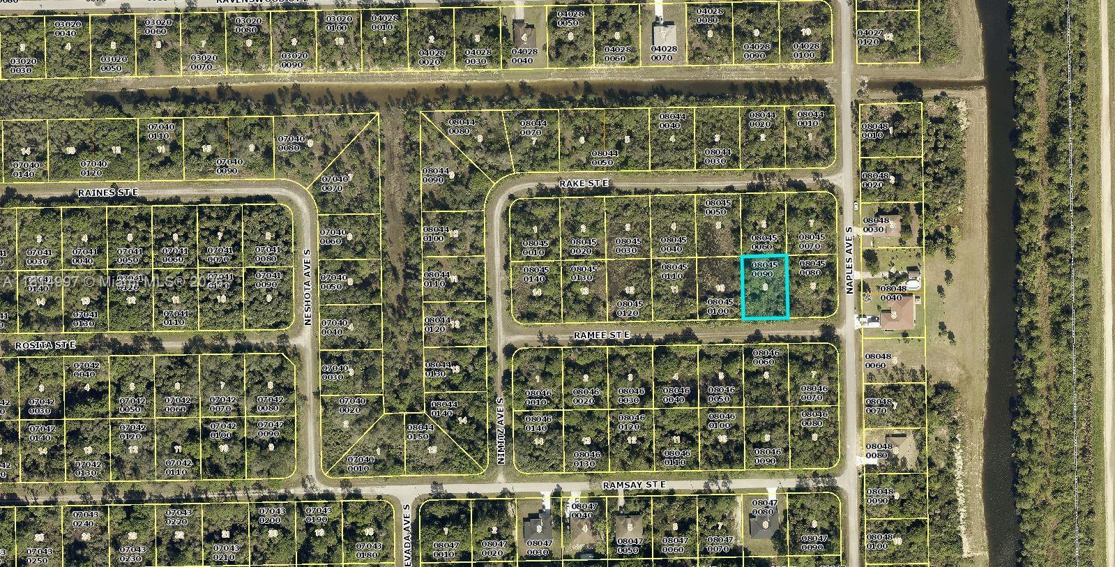 Great lot to build in quiet neighborhood of Lehigh Acres, easy access to Hwy 82 to Ft Myers and Immokalee. Close to Fort Myers Airport, Naples area, beaches, schools, banks and restaurants. Seller has 2 more lots available for sale !!!!