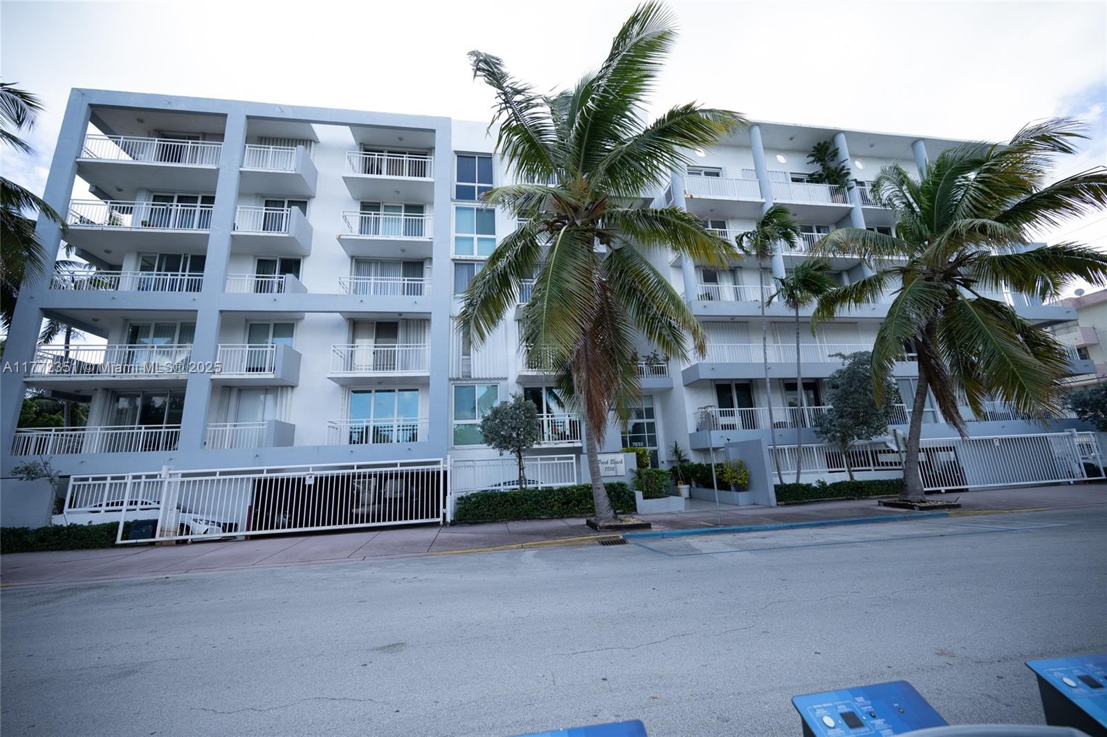 Rental Property at 7832 Collins Ave 406, Miami Beach, Miami-Dade County, Florida - Bedrooms: 2 
Bathrooms: 1  - $2,850 MO.