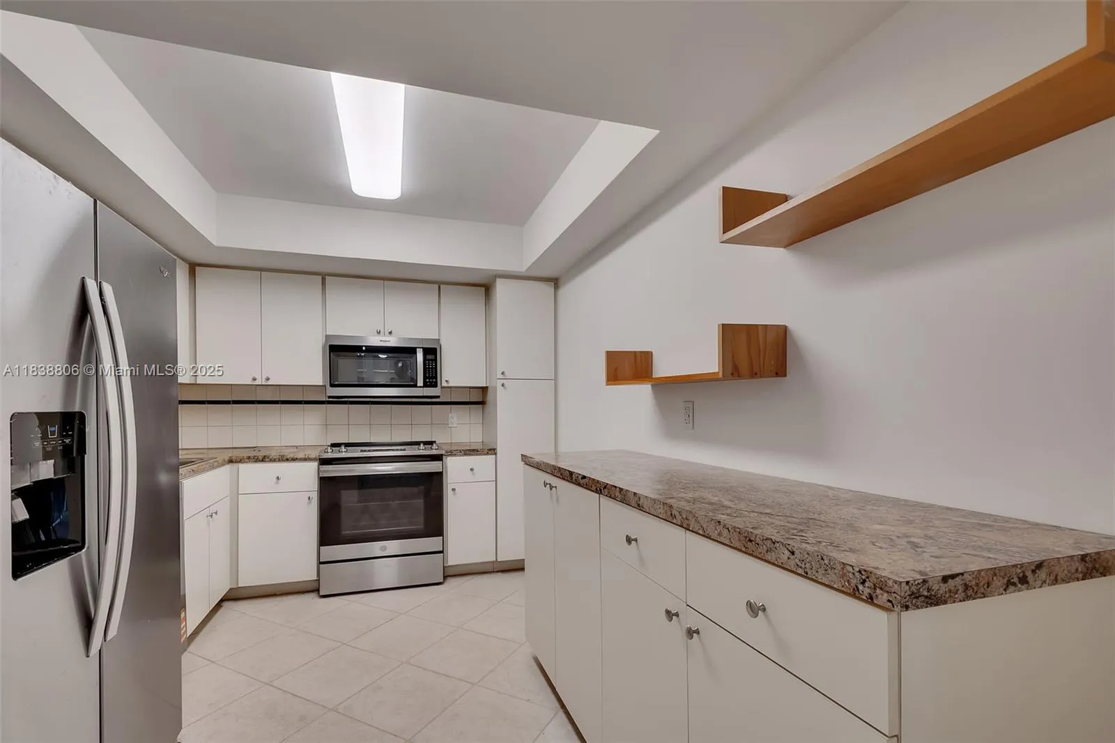 Coral Gables, Florida 33134, United States, 2 Bedrooms Bedrooms, ,3 BathroomsBathrooms,Residential,Active,169219