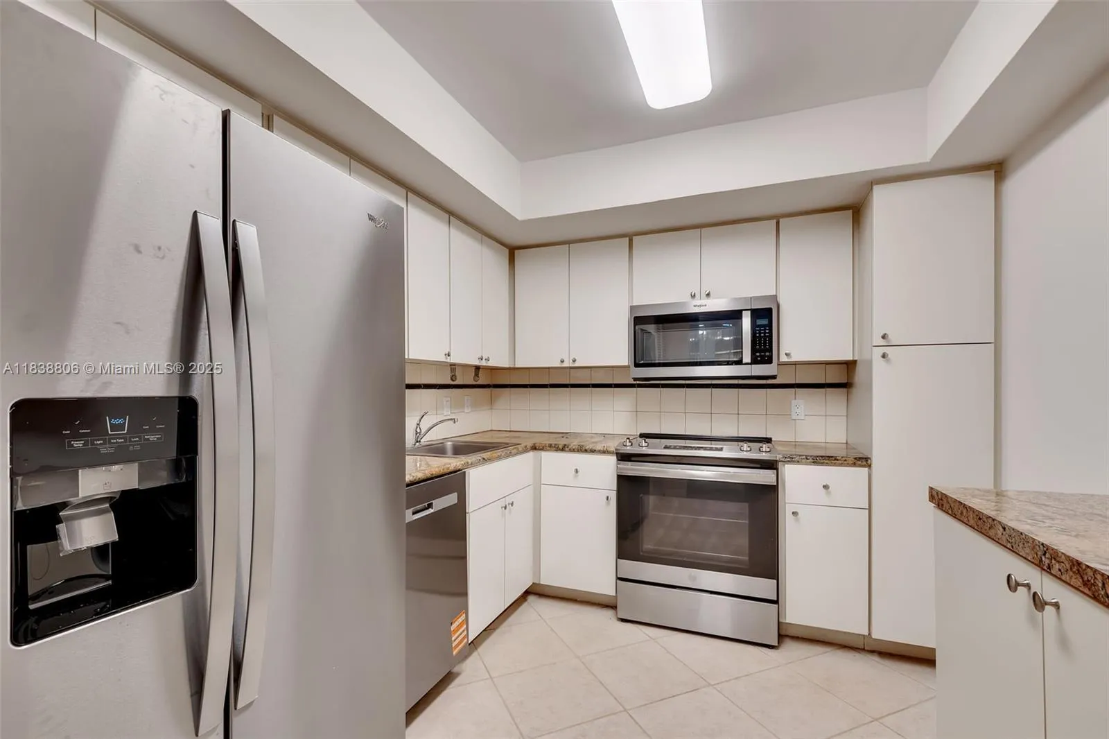 Coral Gables, Florida 33134, United States, 2 Bedrooms Bedrooms, ,3 BathroomsBathrooms,Residential,Active,169219