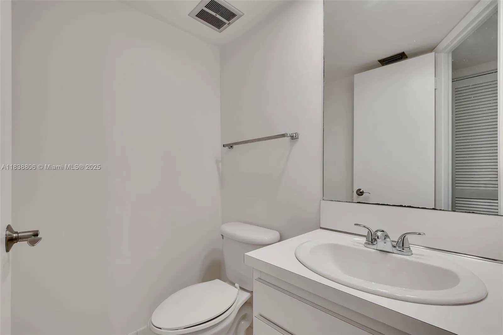 Coral Gables, Florida 33134, United States, 2 Bedrooms Bedrooms, ,3 BathroomsBathrooms,Residential,Active,169219