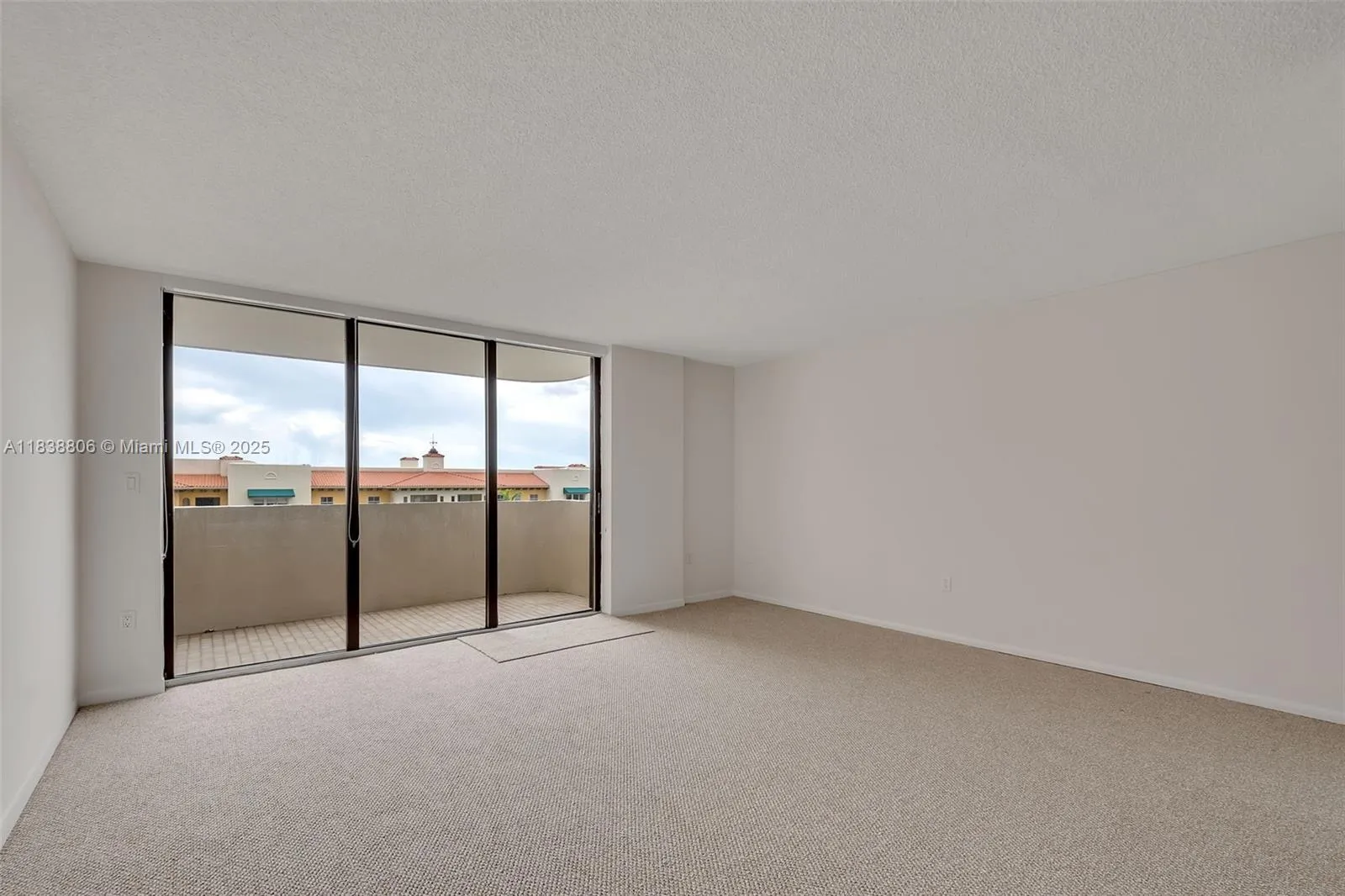 Coral Gables, Florida 33134, United States, 2 Bedrooms Bedrooms, ,3 BathroomsBathrooms,Residential,Active,169219