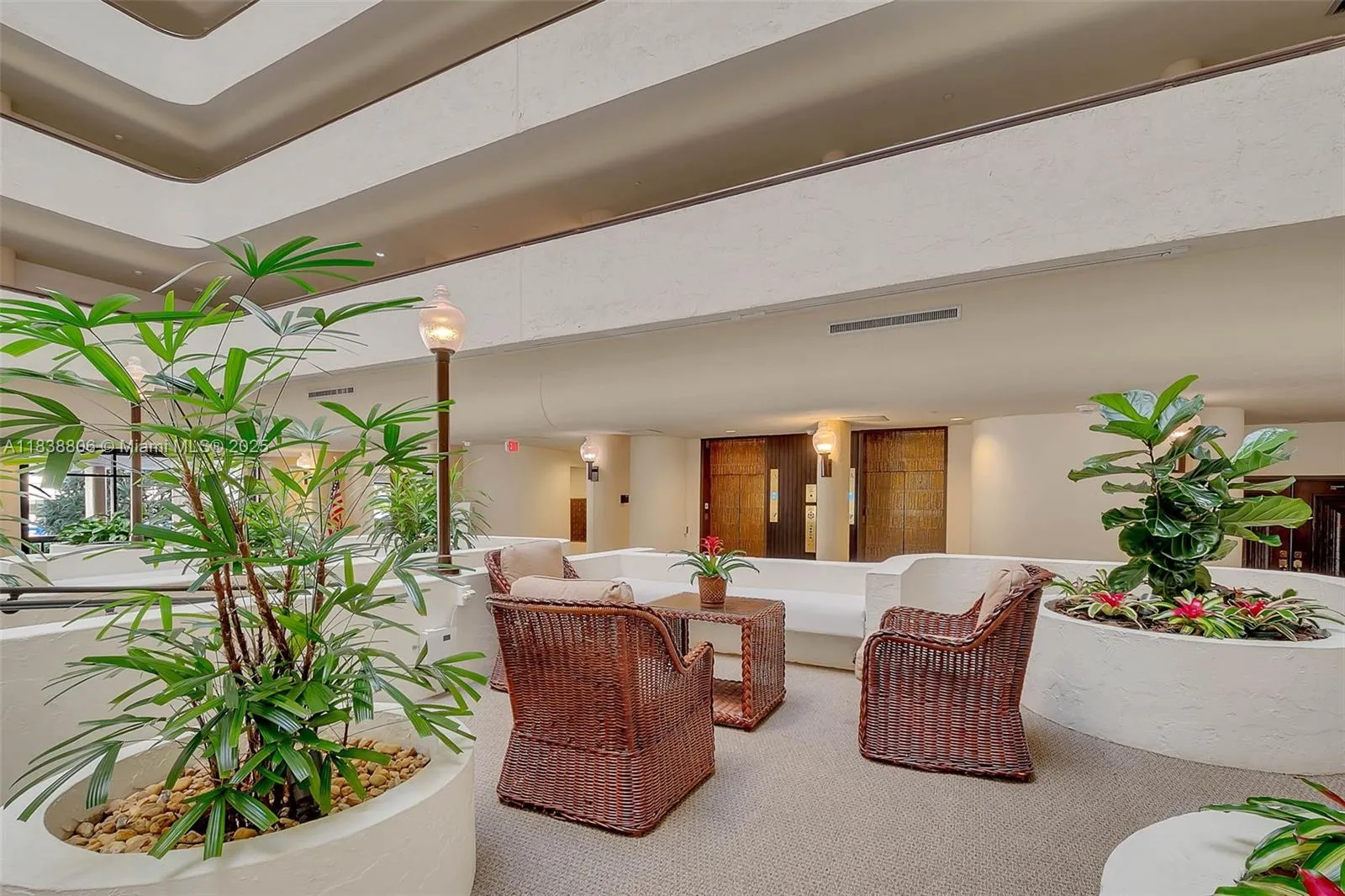 Coral Gables, Florida 33134, United States, 2 Bedrooms Bedrooms, ,3 BathroomsBathrooms,Residential,Active,169219