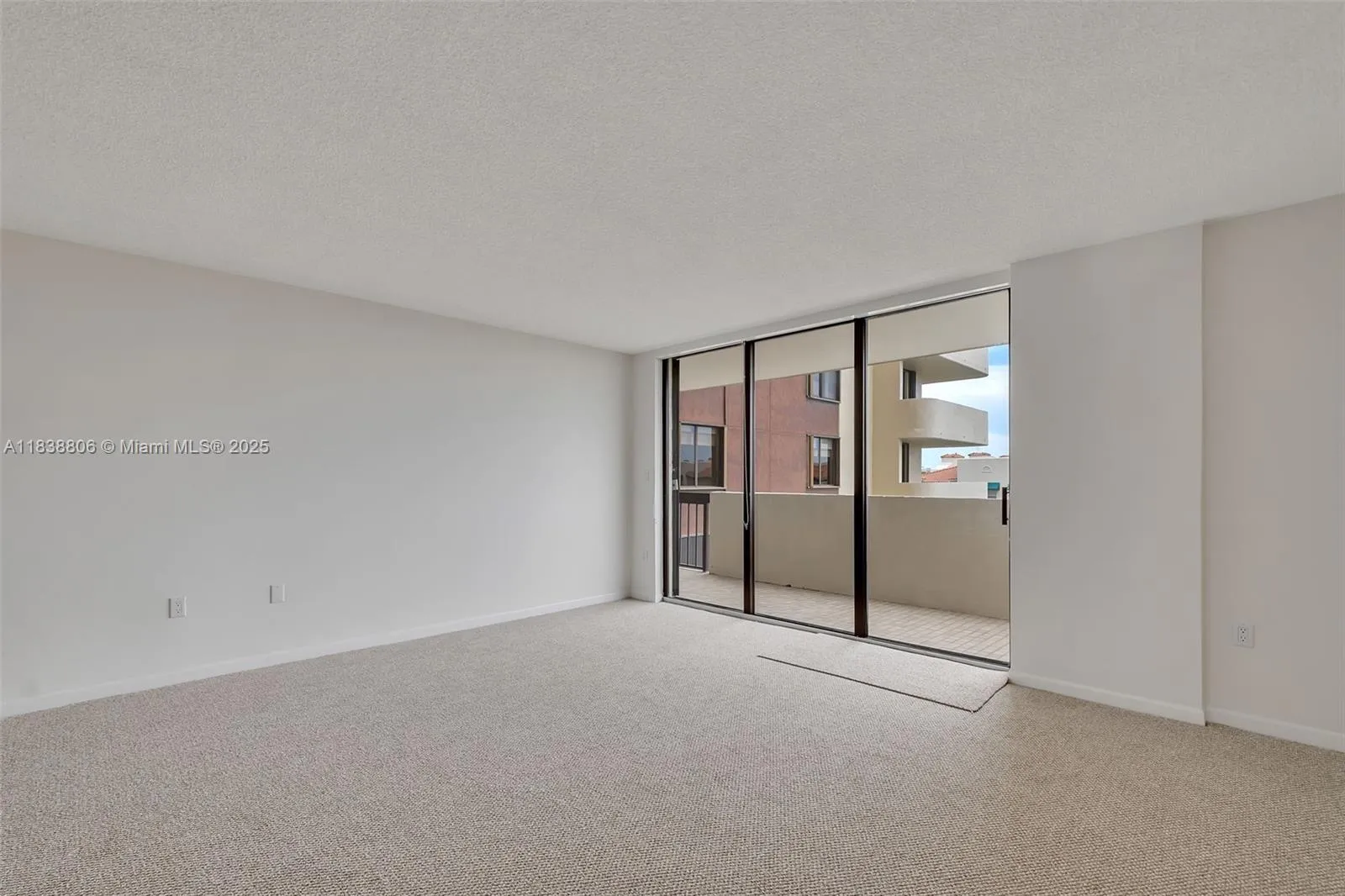 Coral Gables, Florida 33134, United States, 2 Bedrooms Bedrooms, ,3 BathroomsBathrooms,Residential,Active,169219