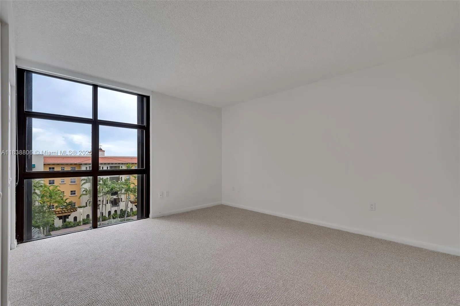 Coral Gables, Florida 33134, United States, 2 Bedrooms Bedrooms, ,3 BathroomsBathrooms,Residential,Active,169219