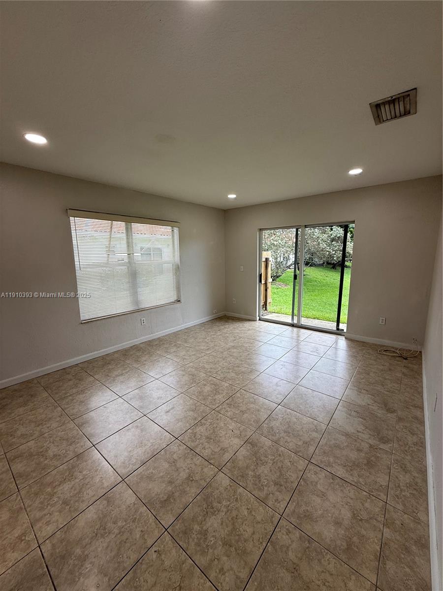 STERLING TOWNHOMES CONDO - Residential Lease