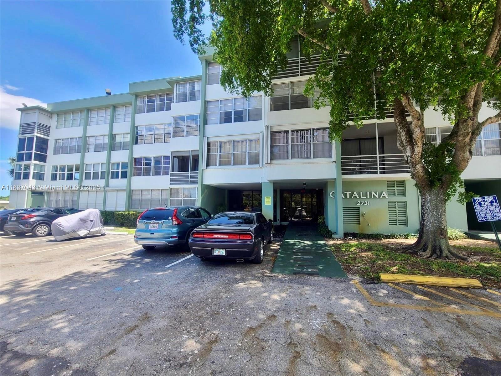 Charning 1 bed 1 bath condo located in a peaceful community, close to I-95. It boasts a spacious living room and dining area, a large bedroom with a walk-in closet, and basic cable is included in the rental. The balcony is seamlessly integrated into the living room and can be transformed into an office or an additional bedroom. Conveniently located, it’s just a few minutes away from the beach, shopping center, and dining district.