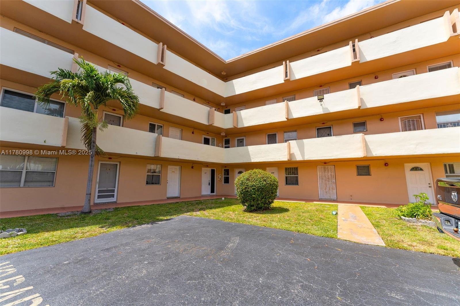 ROLLING GREEN CONDO F - Residential