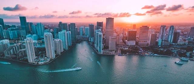 THE CLUB AT BRICKELL BAY - Residential