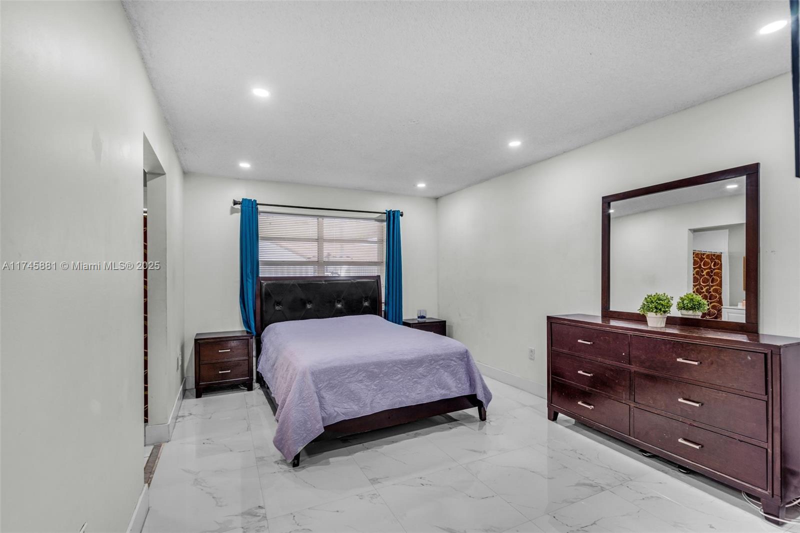 COUNTRY LAKE HOMES - Residential