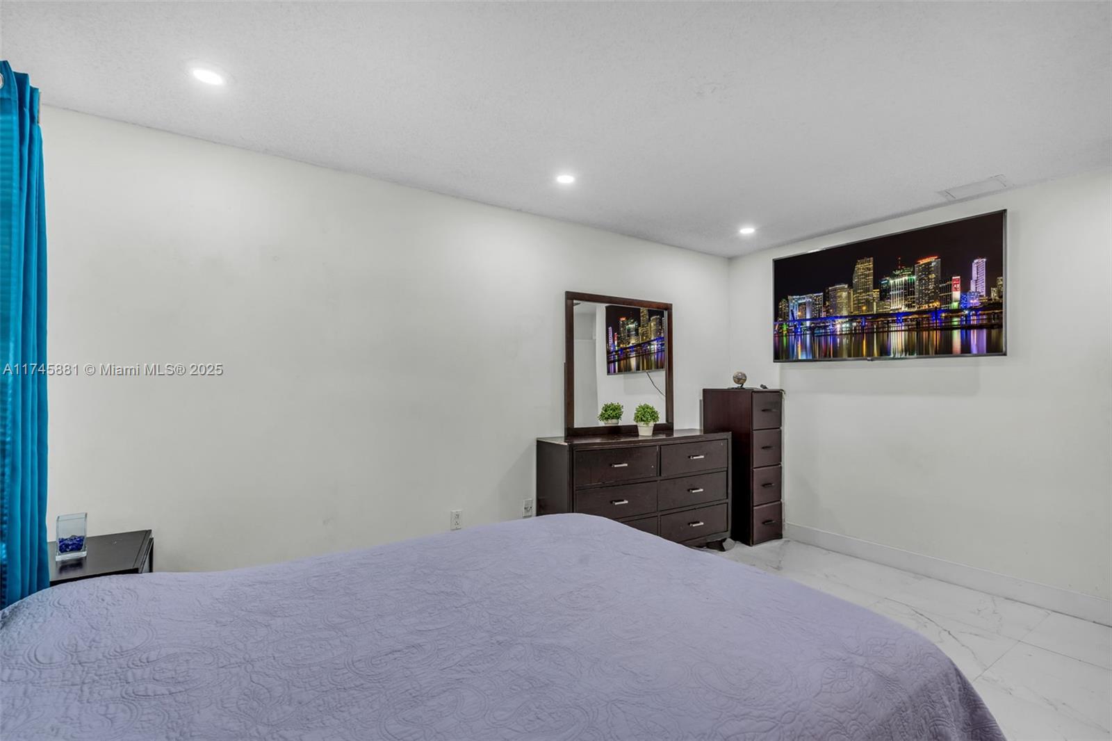 COUNTRY LAKE HOMES - Residential