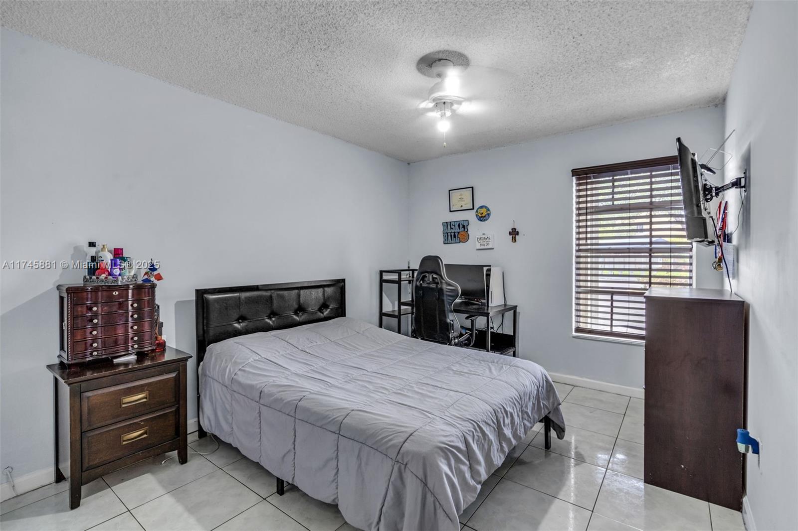COUNTRY LAKE HOMES - Residential