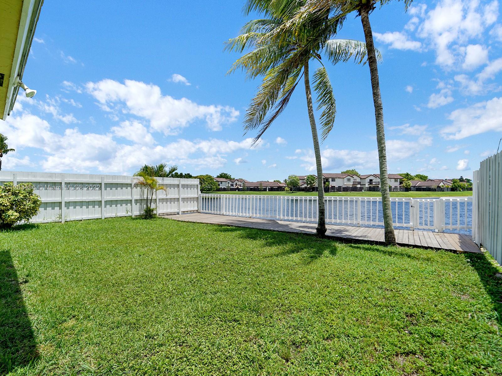 LAKES OF THE MEADOW-MEADO - Residential