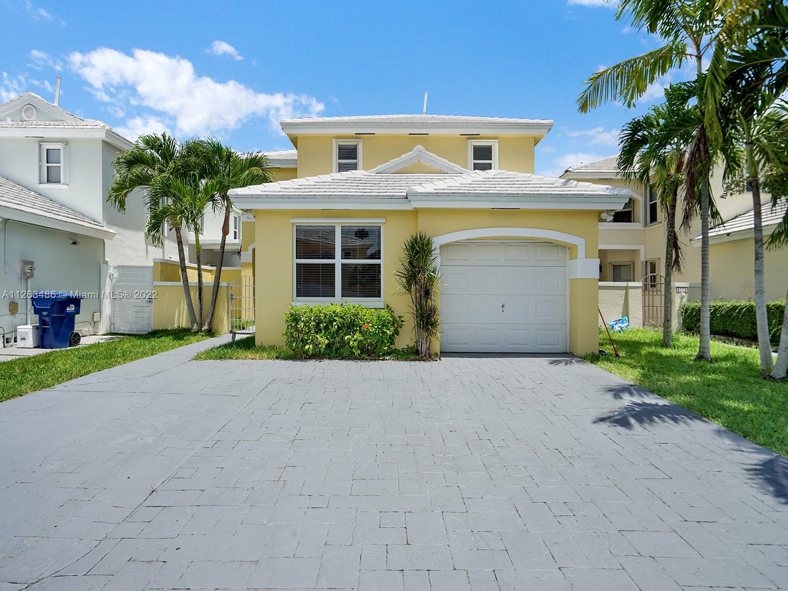 LAKES OF THE MEADOW-MEADO - Residential