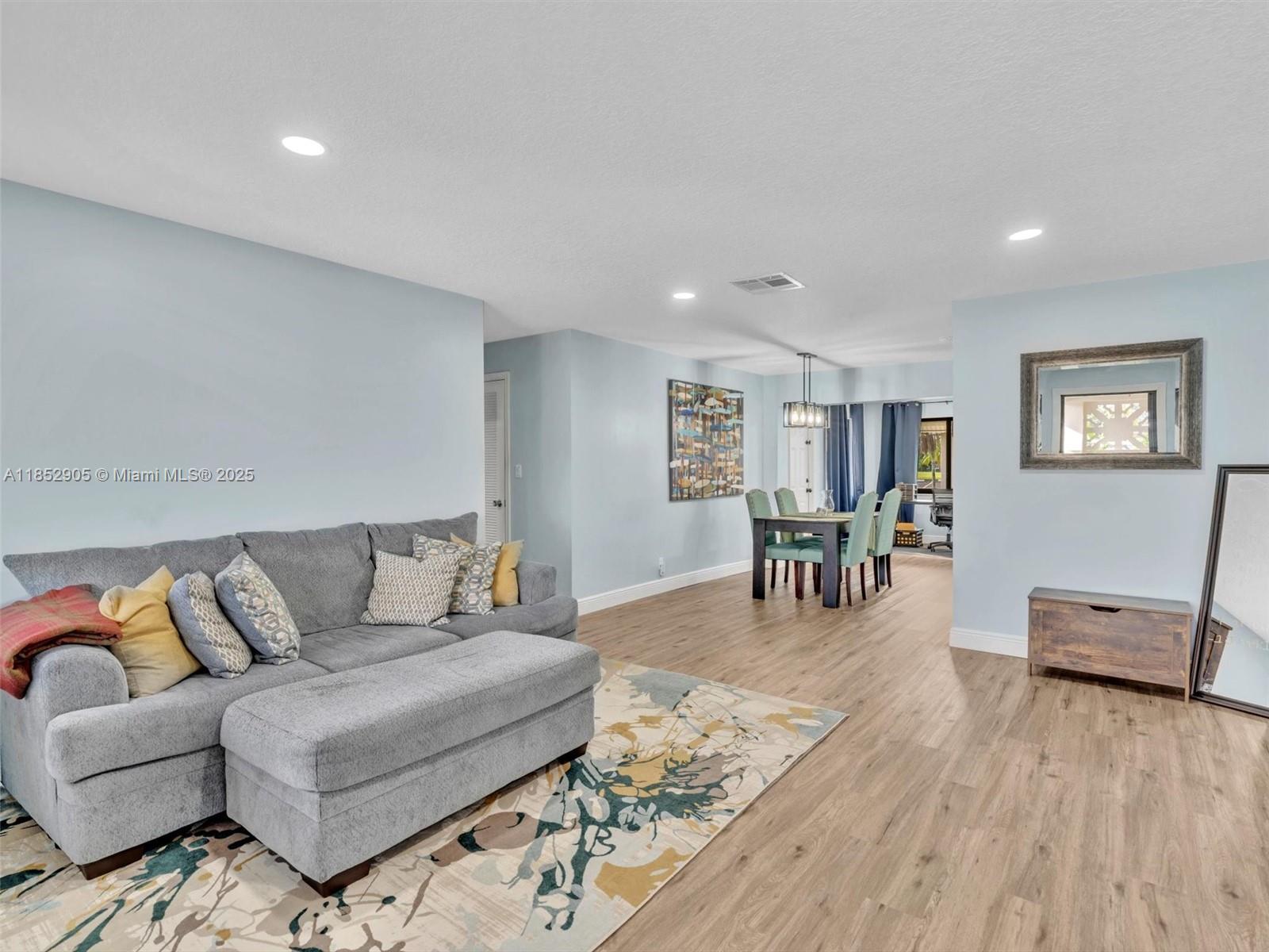 6708 NW 58th Ct