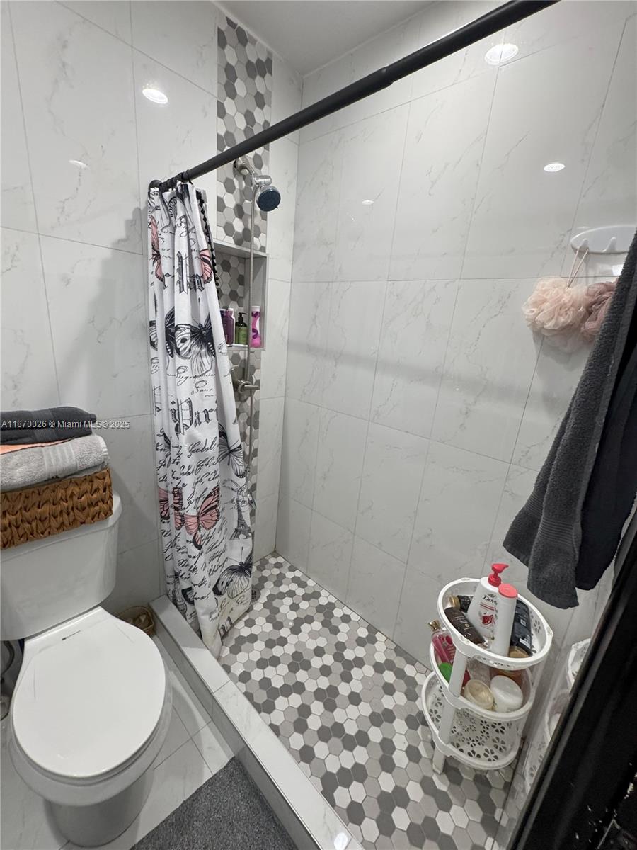 LAGO GRANDE 5-D - Residential