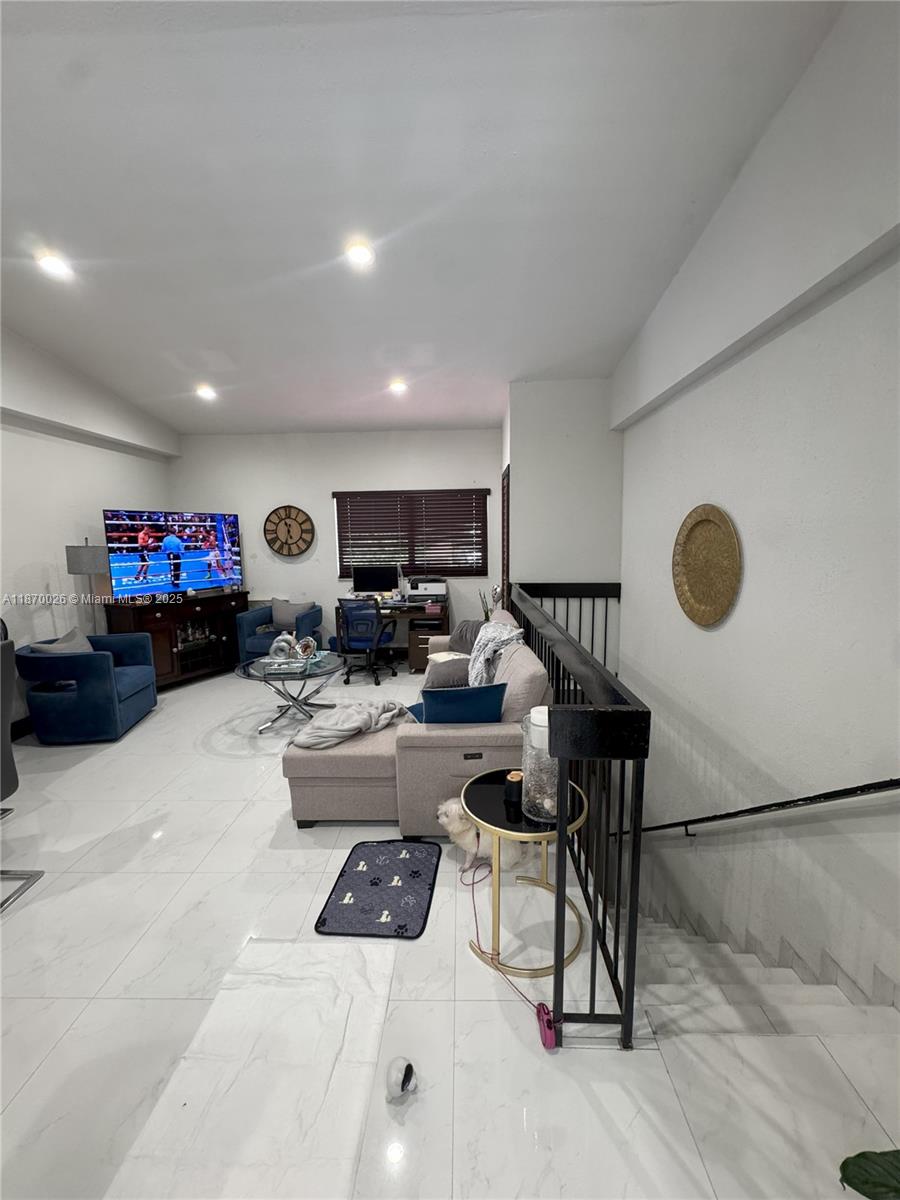 LAGO GRANDE 5-D - Residential