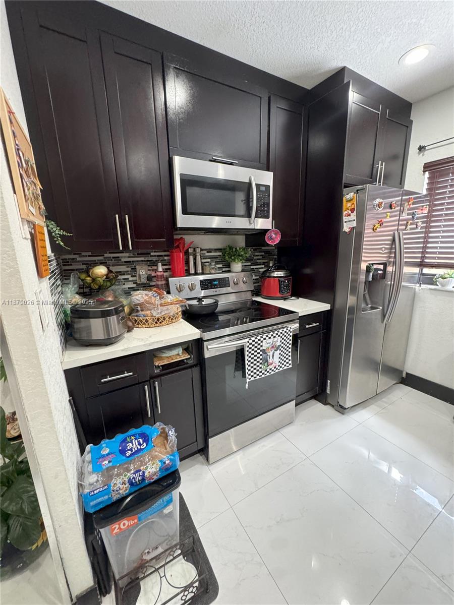 LAGO GRANDE 5-D - Residential