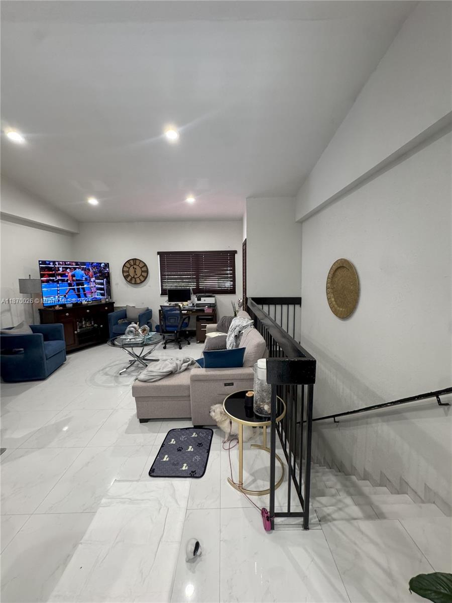 LAGO GRANDE 5-D - Residential