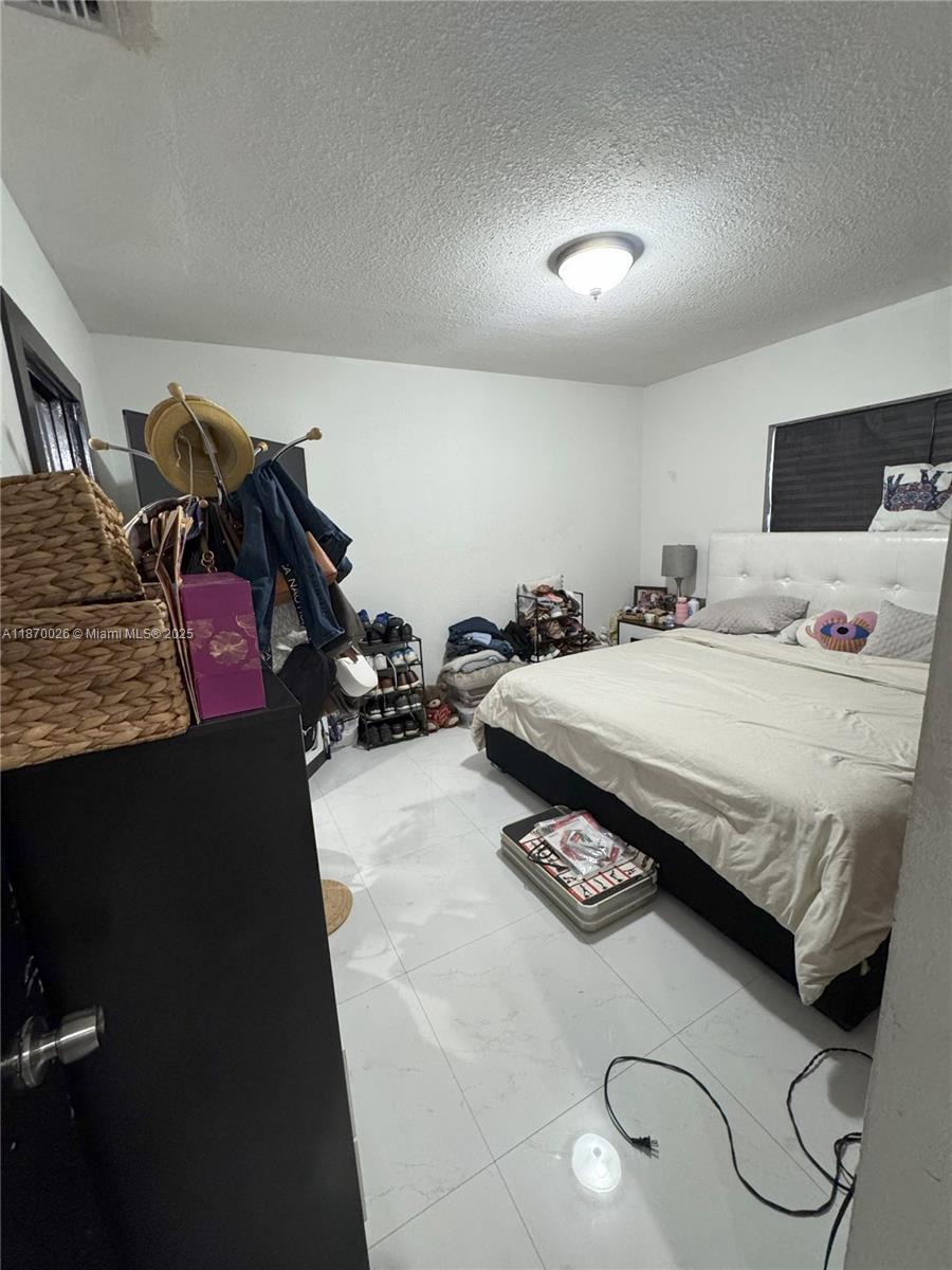 LAGO GRANDE 5-D - Residential