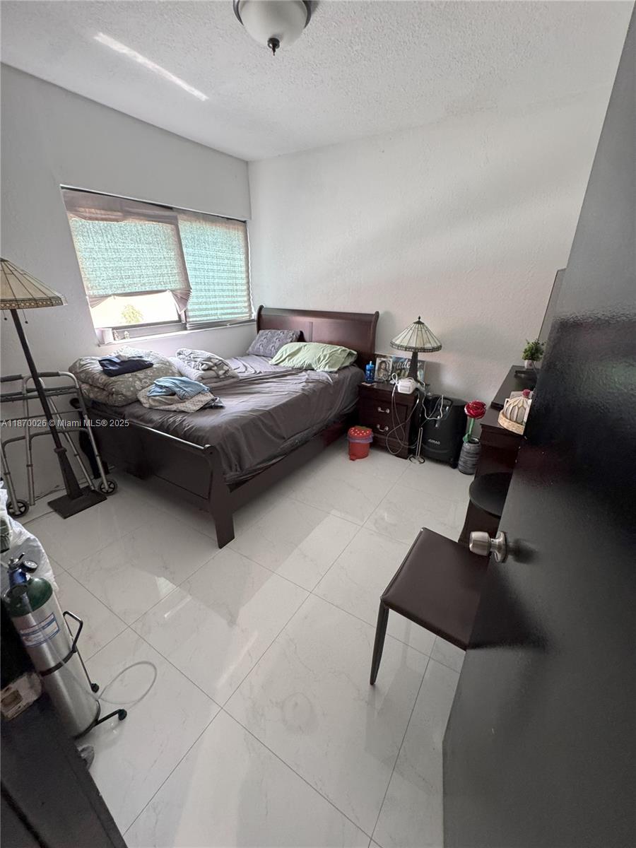 LAGO GRANDE 5-D - Residential