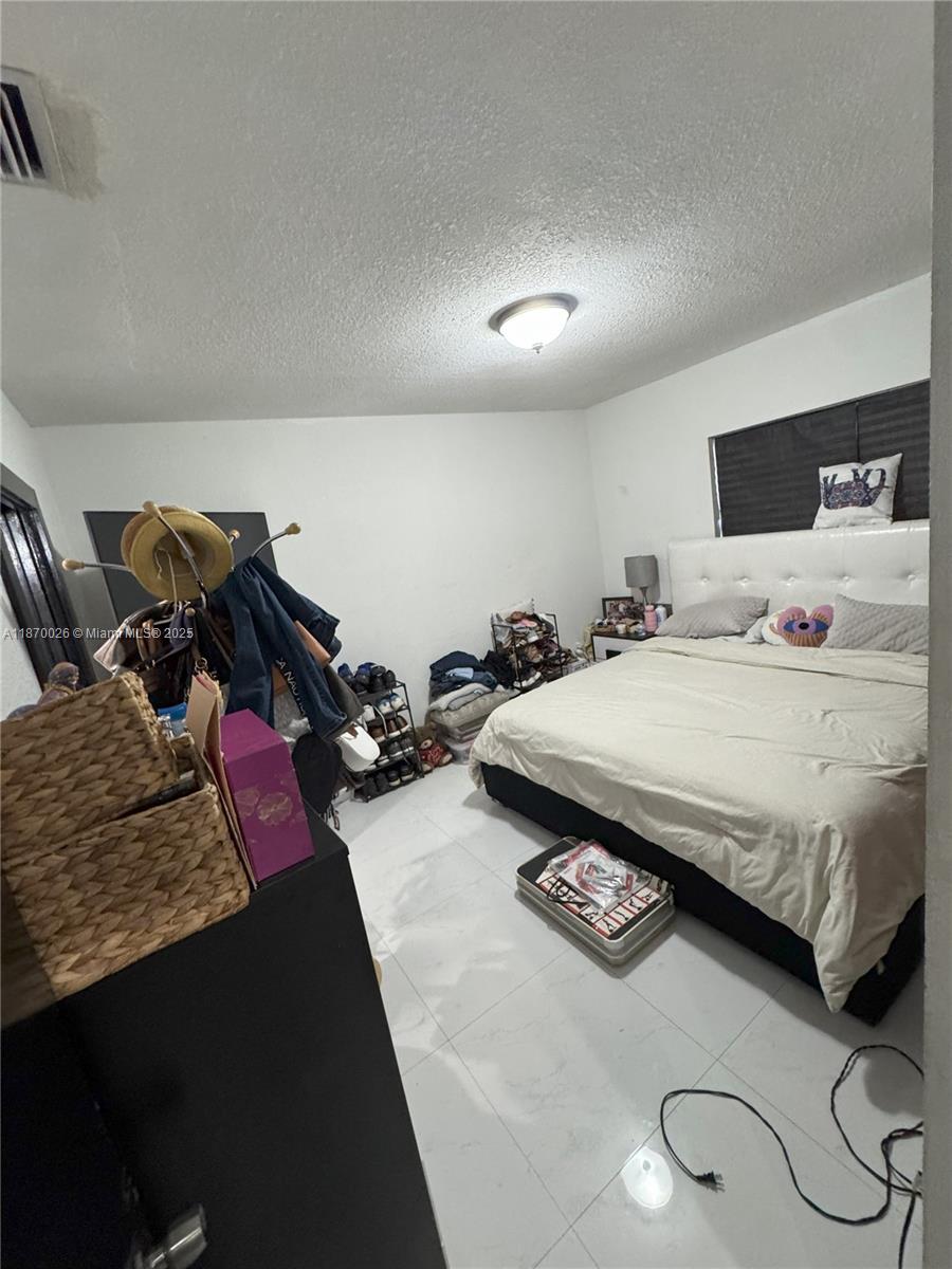 LAGO GRANDE 5-D - Residential