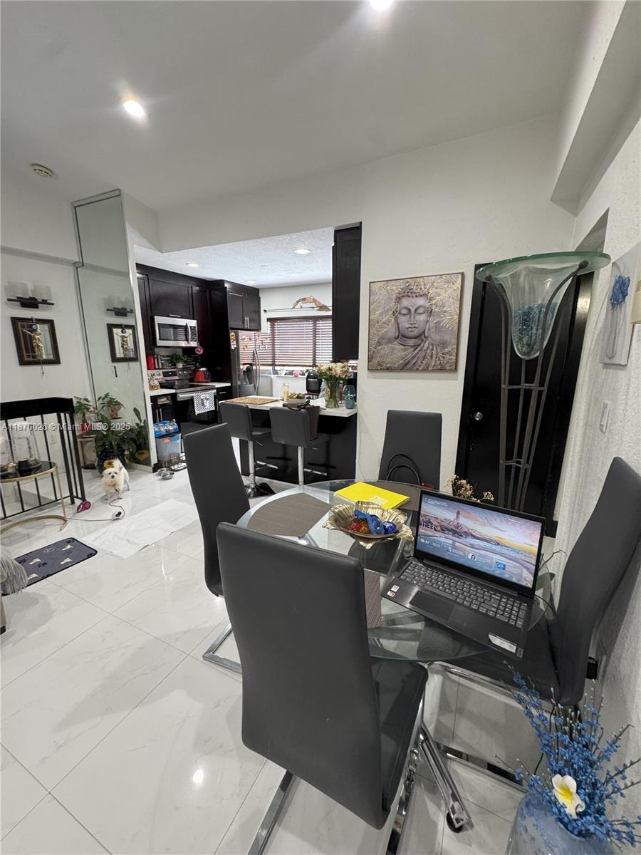 LAGO GRANDE 5-D - Residential