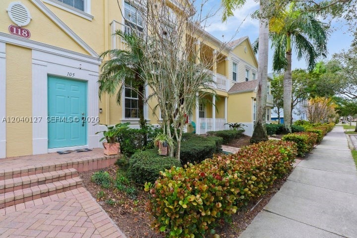 118 Seagrape Dr 105