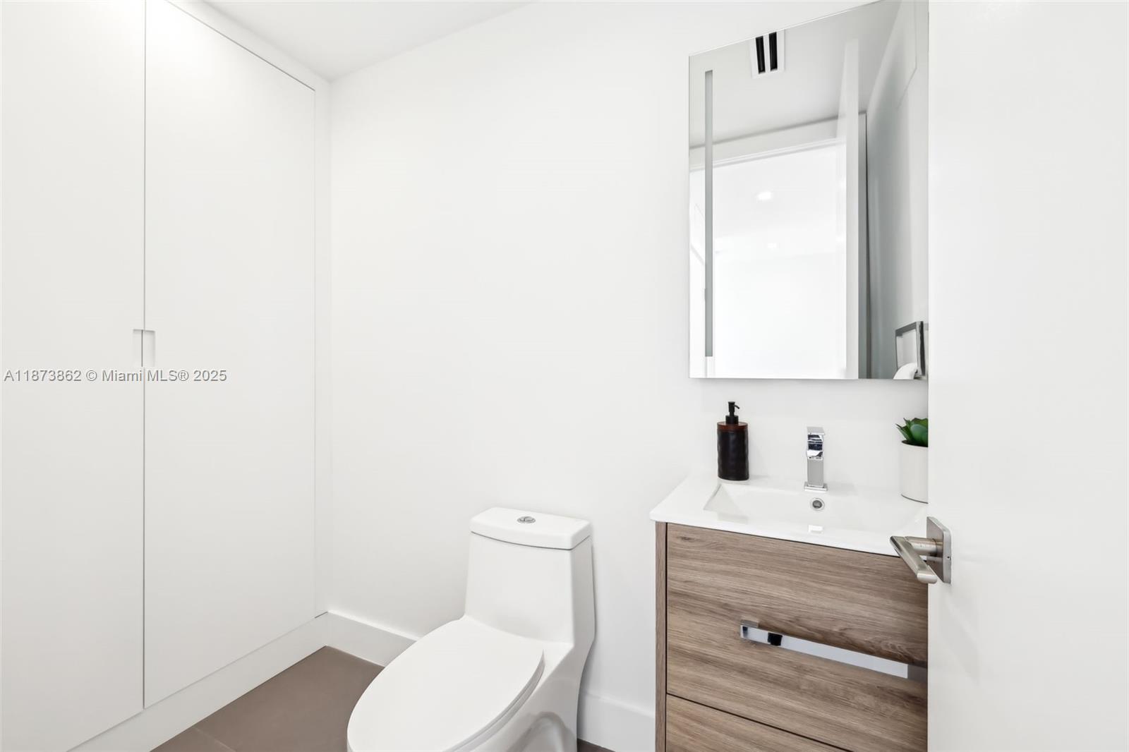 TROPICAL ISLE HOMES SUB 3 - Residential