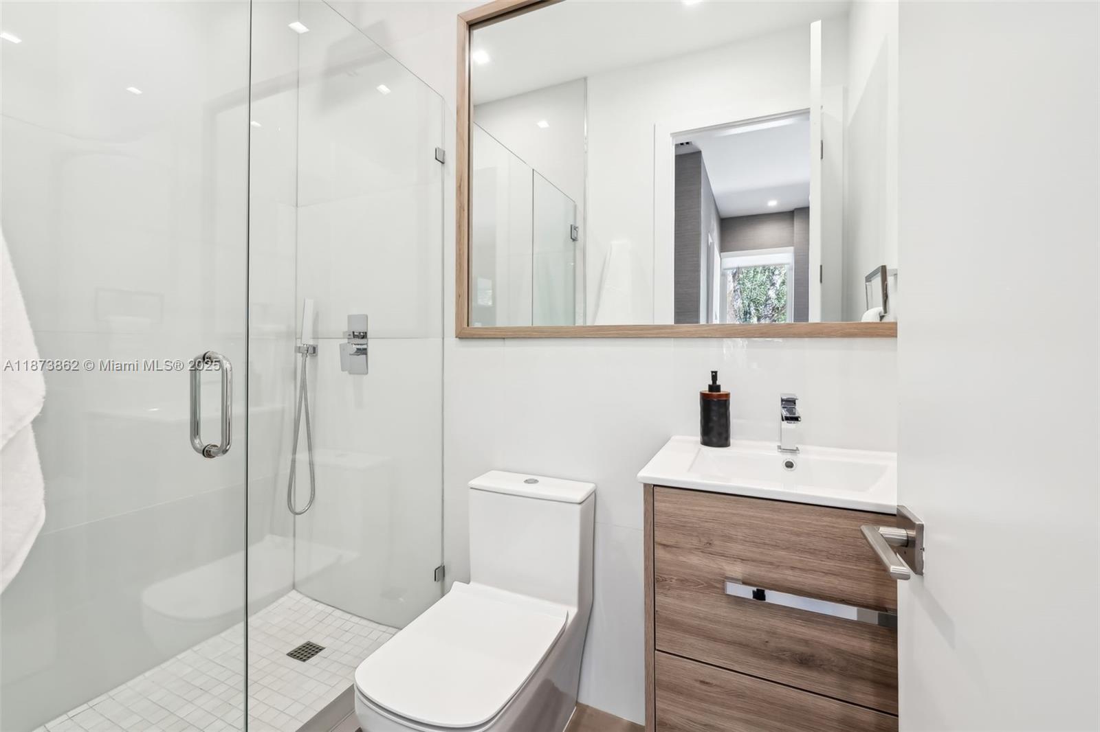 TROPICAL ISLE HOMES SUB 3 - Residential