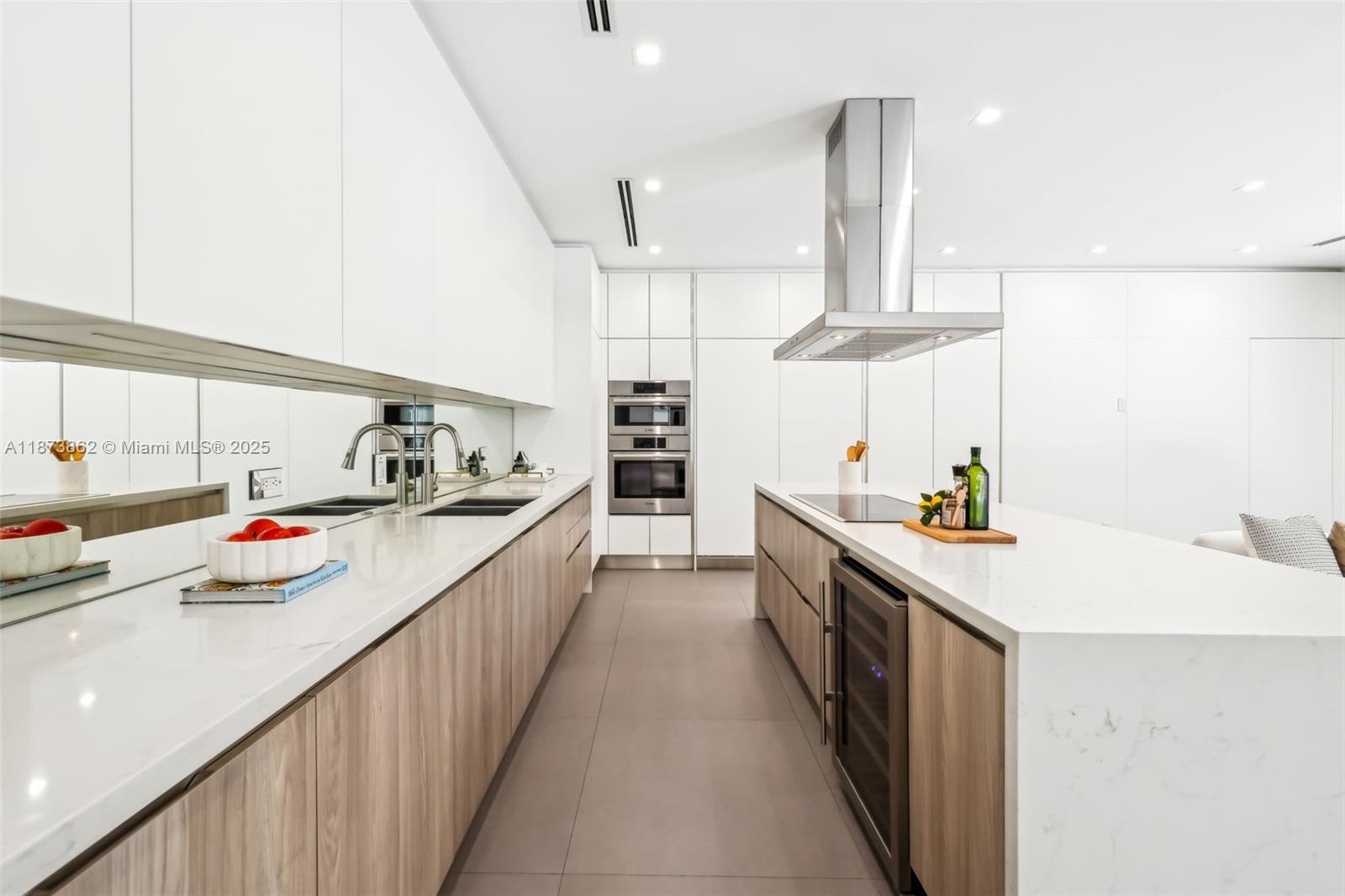 TROPICAL ISLE HOMES SUB 3 - Residential