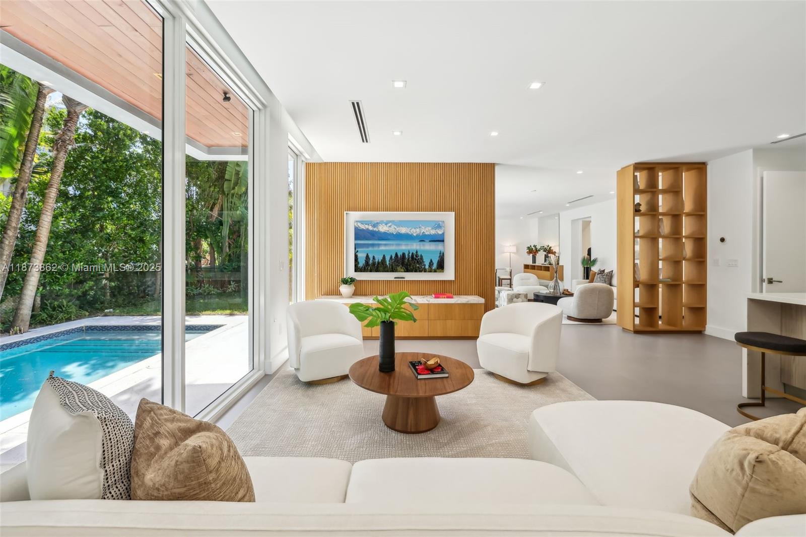 TROPICAL ISLE HOMES SUB 3 - Residential