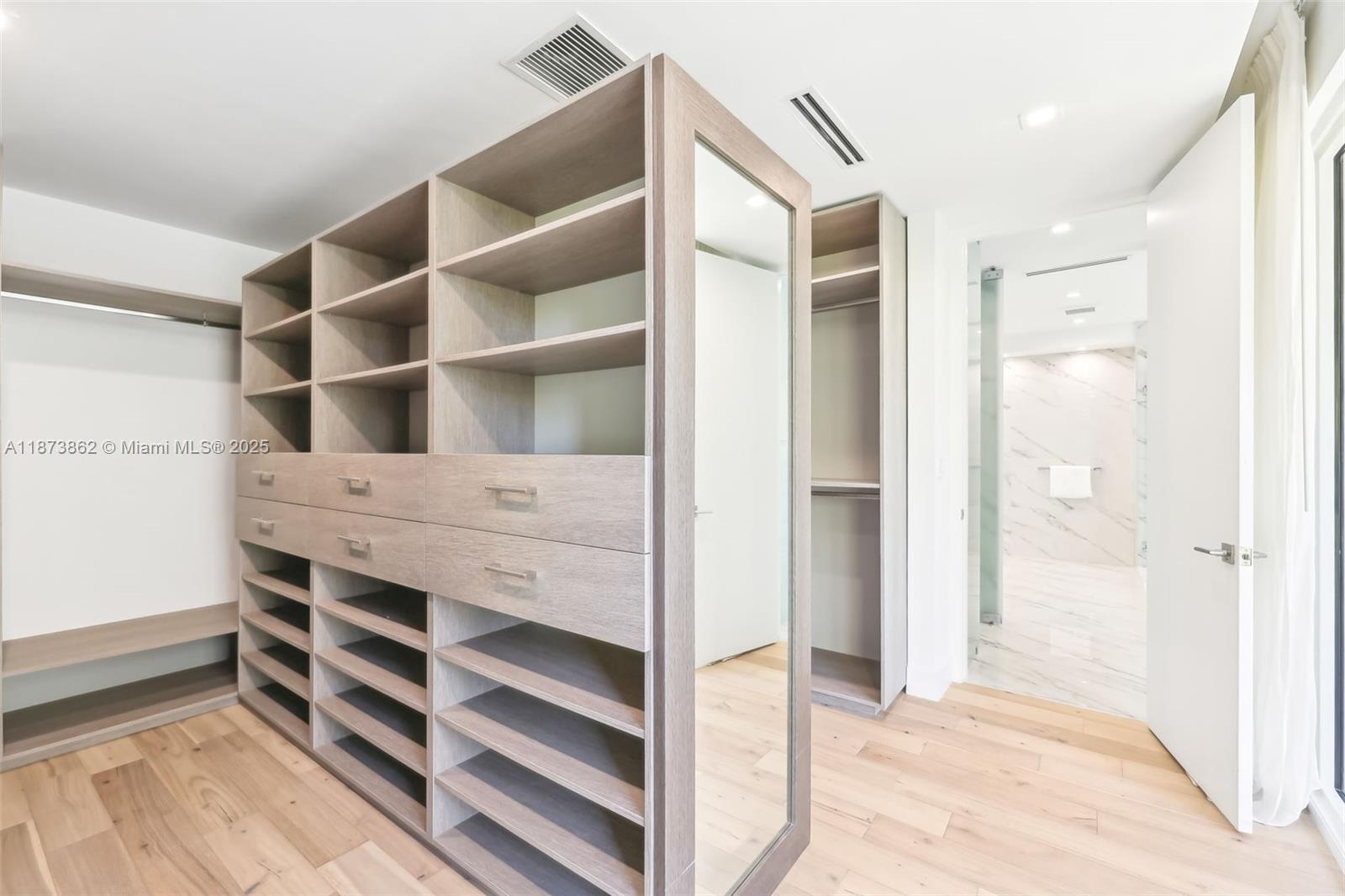 TROPICAL ISLE HOMES SUB 3 - Residential