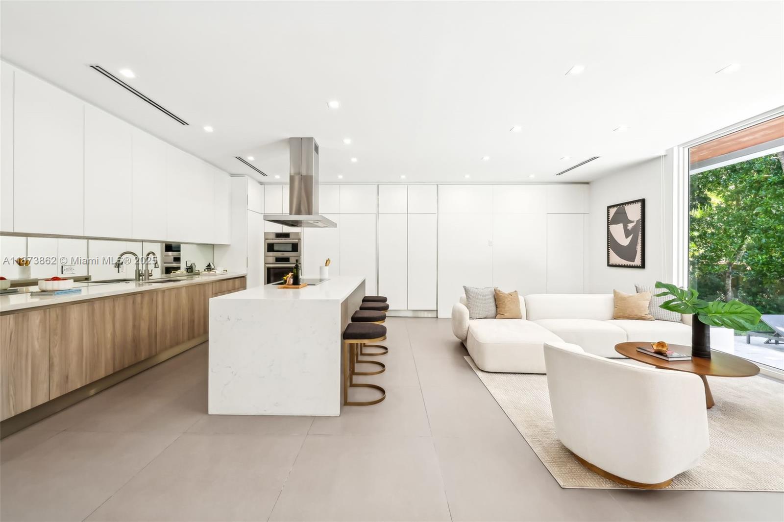 TROPICAL ISLE HOMES SUB 3 - Residential