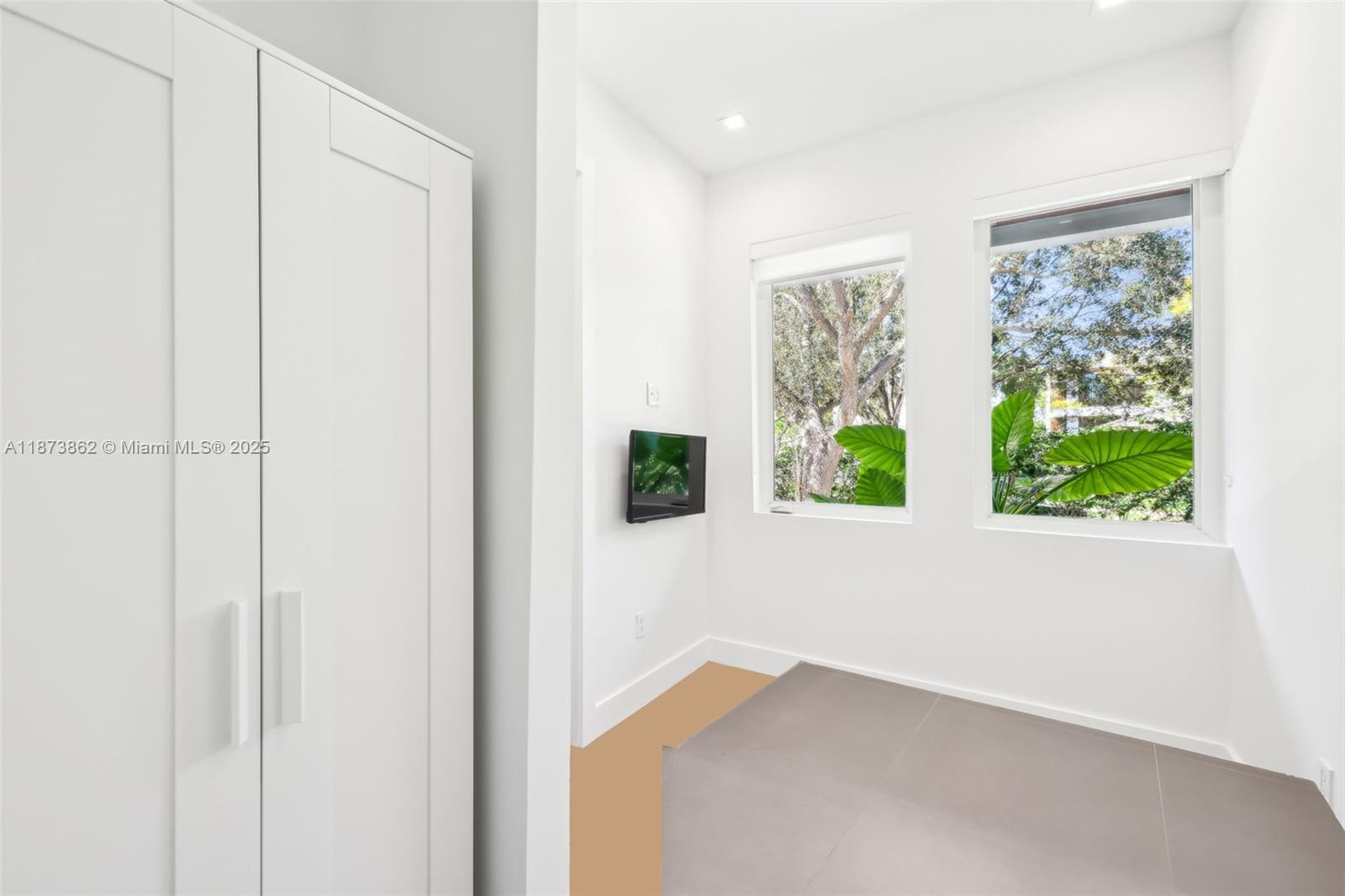 TROPICAL ISLE HOMES SUB 3 - Residential