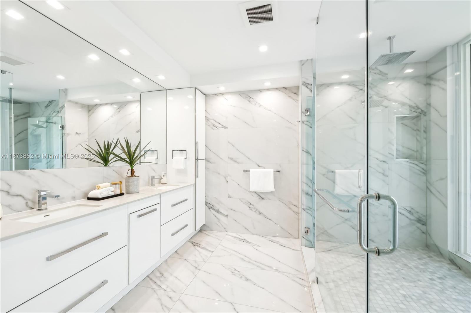 TROPICAL ISLE HOMES SUB 3 - Residential