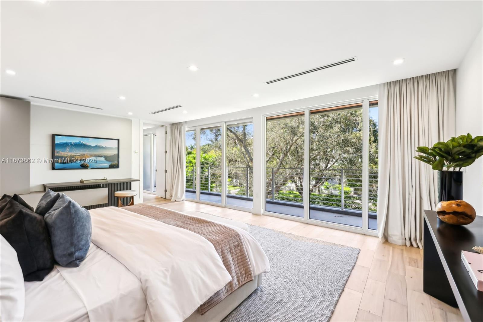 TROPICAL ISLE HOMES SUB 3 - Residential