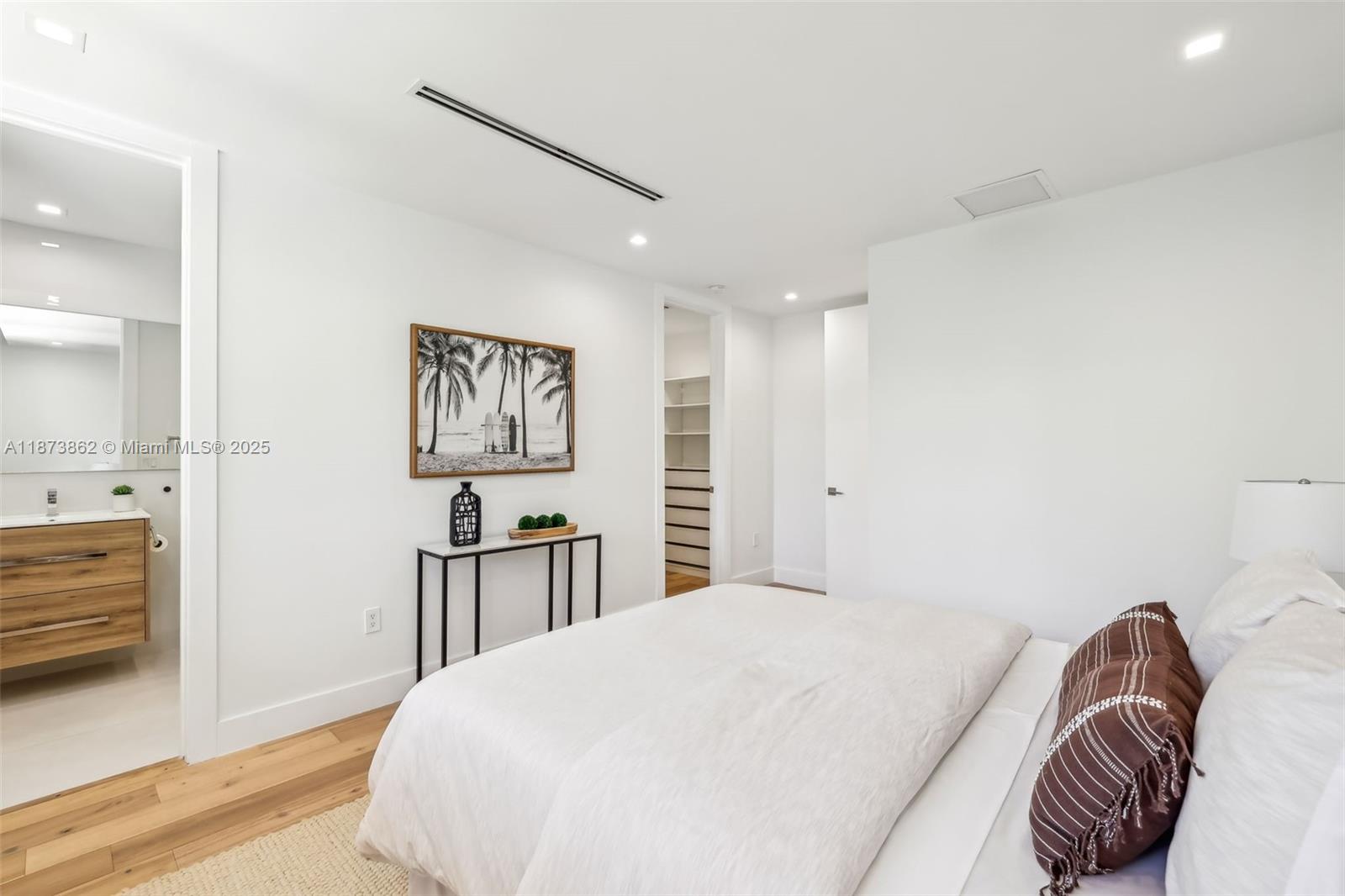 TROPICAL ISLE HOMES SUB 3 - Residential