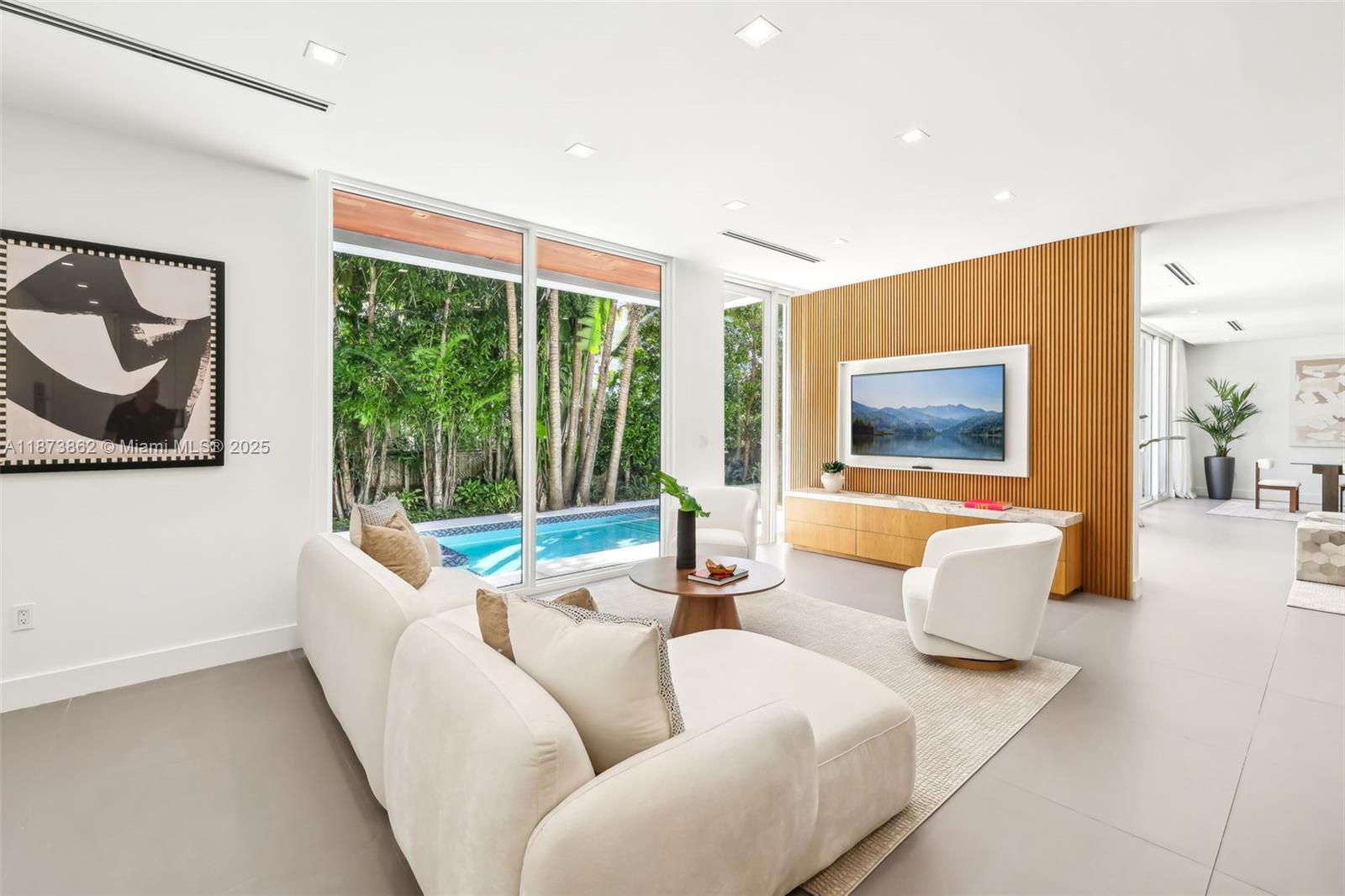 TROPICAL ISLE HOMES SUB 3 - Residential